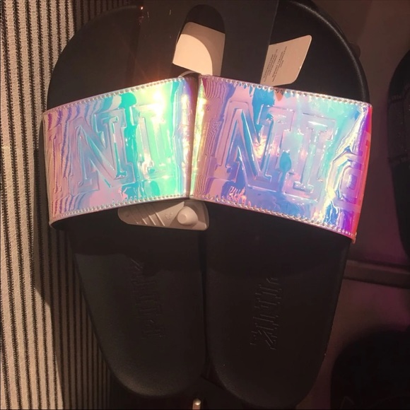 NEW Vs Pink Silver Iridiscent Slides Medium 7/8 - Picture 4 of 4